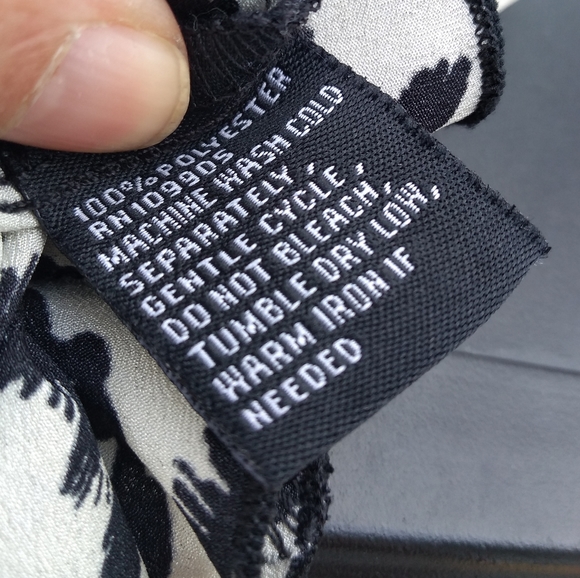 Sioni Black & White Clingy Blouse, Size XL, Ruffled Front & Sleeves, But… - Picture 7 of 10